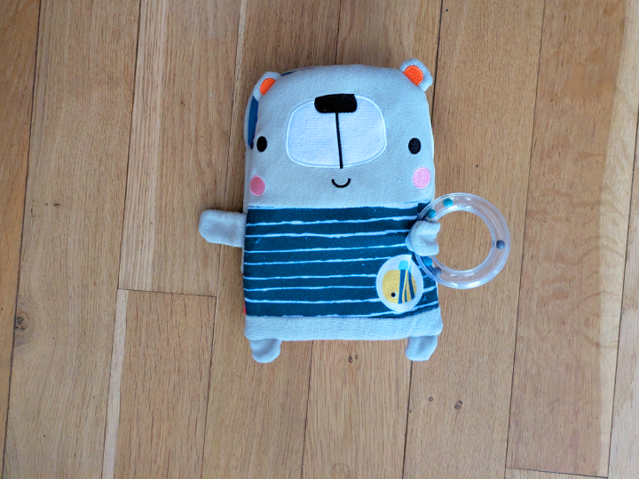 Mon gros nounours avec hochet, de Susie Brooks et Dawn Machell.
