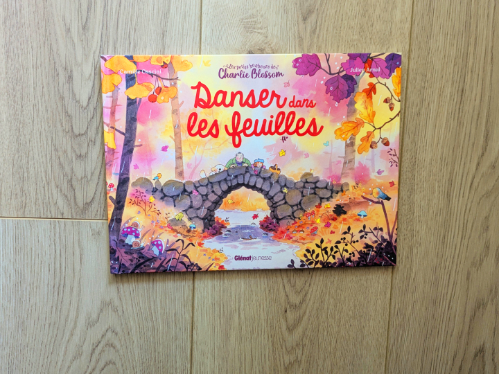Danser dans les feuilles de Camille Osscini et Julien Arnal.
