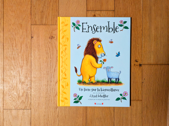 Ensemble un livre sur la bienveillance de Alison Green et Axel Scheffler.