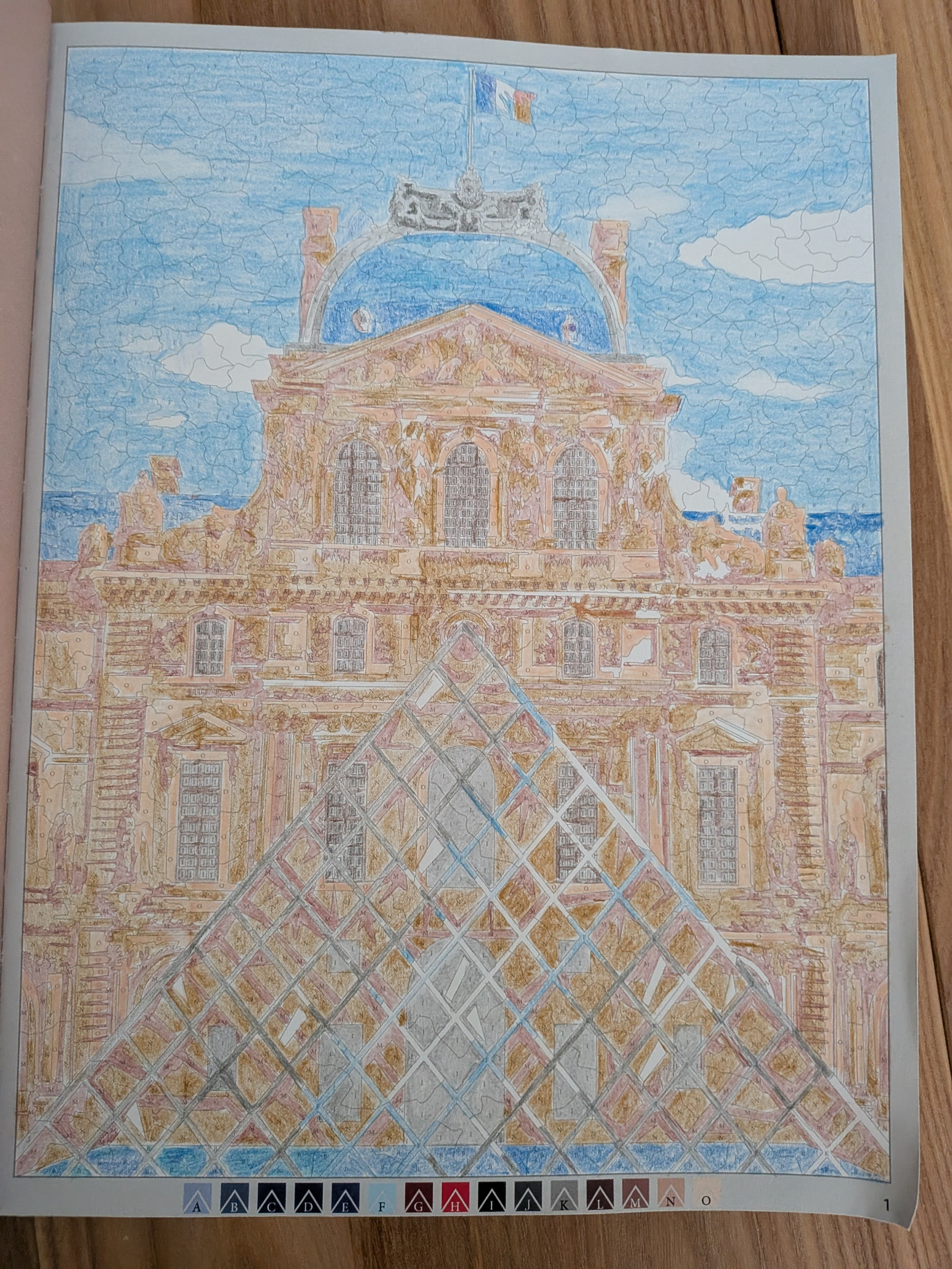La pyramide du louvre coloriage mystere