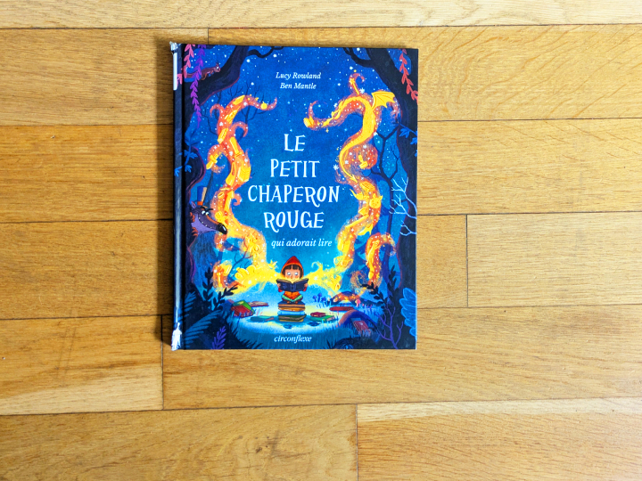 Le petit chaperon rouge qui adorait lire de Lucy Rowland et Ben Mantle.
