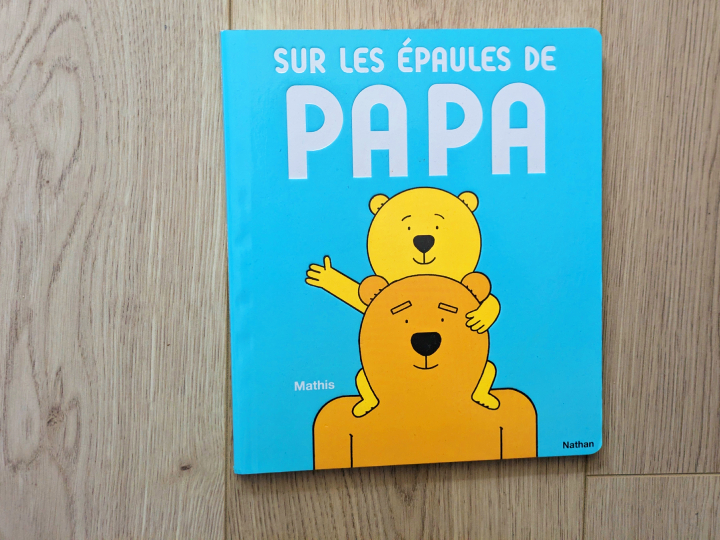 Sur les épaules de papa de Mathis