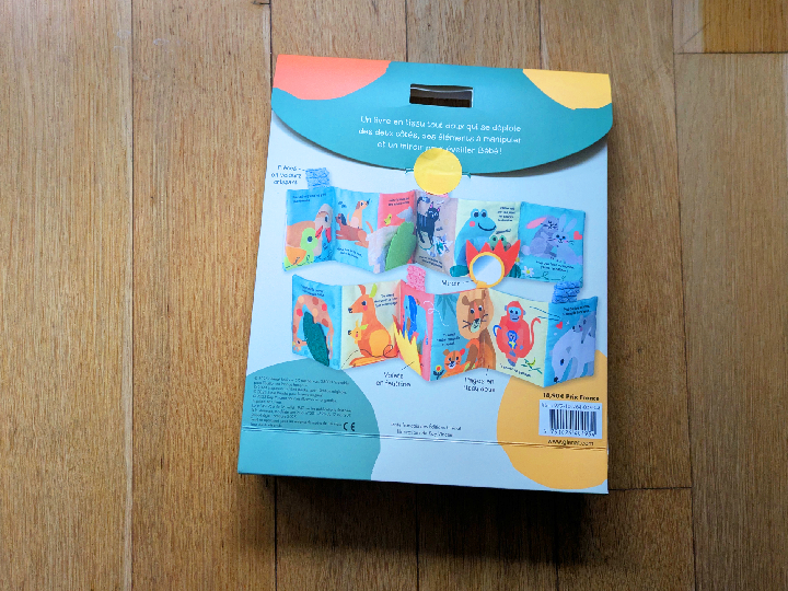 Un livre en tissu à manipuler